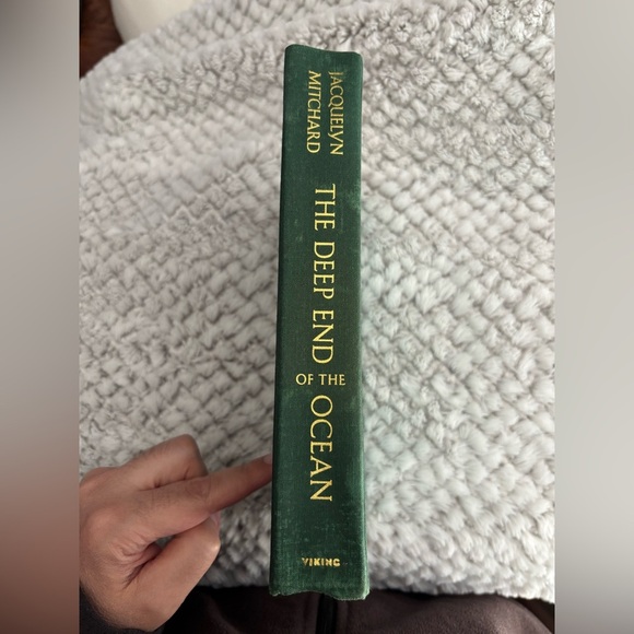Green Hardcover Book: The Deep End of the Ocean. FIRST EDITION - Picture 1 of 5